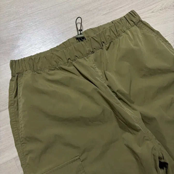 [BUNJANG] Fresh Service Dry Typewriter Utility Cargo Pants Khaki / 프레쉬서비스 드라이 타입라이터 유틸리티 카고 팬츠 카키 판매