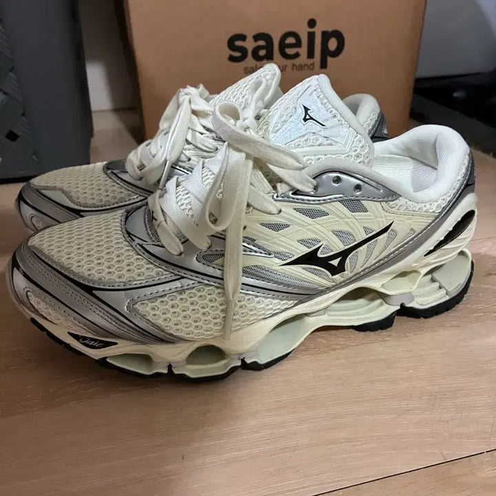 [BUNJANG] Mizuno Sneakers Size 42 Japanese Edition / 미즈노 스니커즈 42사이즈 일본판
