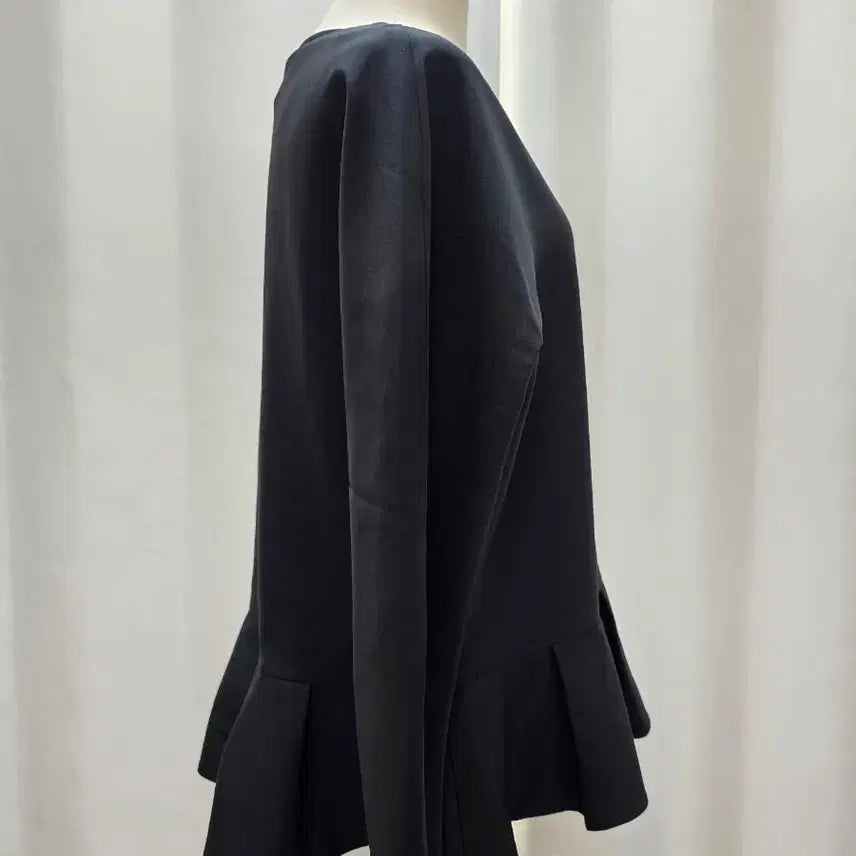 [BUNJANG] Black Flare Long Sleeve T-Shirt (M) / 블랙 플레어 롱슬리브 티셔츠 M