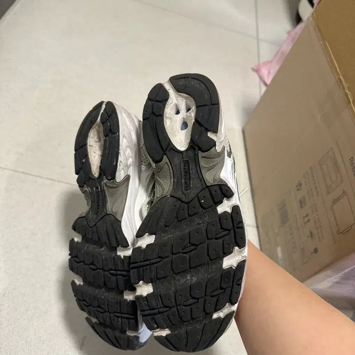[BUNJANG] New Balance 530 MR530SG Sneakers / 뉴발란스 530 화이트 MR530SG 사이즈230
