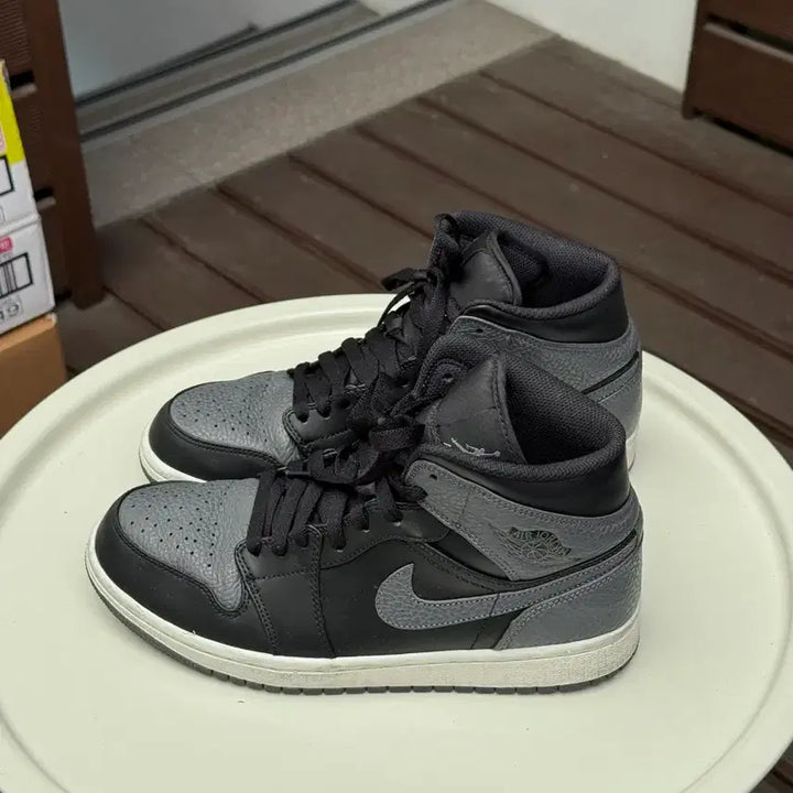 [BUNJANG] Nike Air Jordan 1 High Black/Gray Sneakers / 나이키 에어 조던 1 하이 블랙/회색 260mm