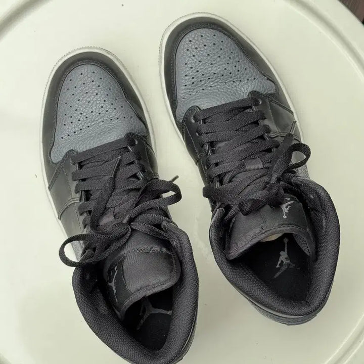 [BUNJANG] Nike Air Jordan 1 High Black/Gray Sneakers / 나이키 에어 조던 1 하이 블랙/회색 260mm