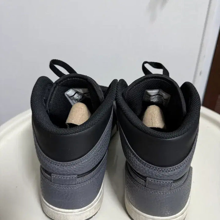 [BUNJANG] Nike Air Jordan 1 High Black/Gray Sneakers / 나이키 에어 조던 1 하이 블랙/회색 260mm
