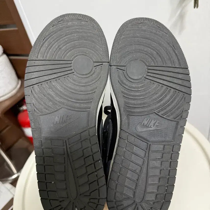 [BUNJANG] Nike Air Jordan 1 High Black/Gray Sneakers / 나이키 에어 조던 1 하이 블랙/회색 260mm