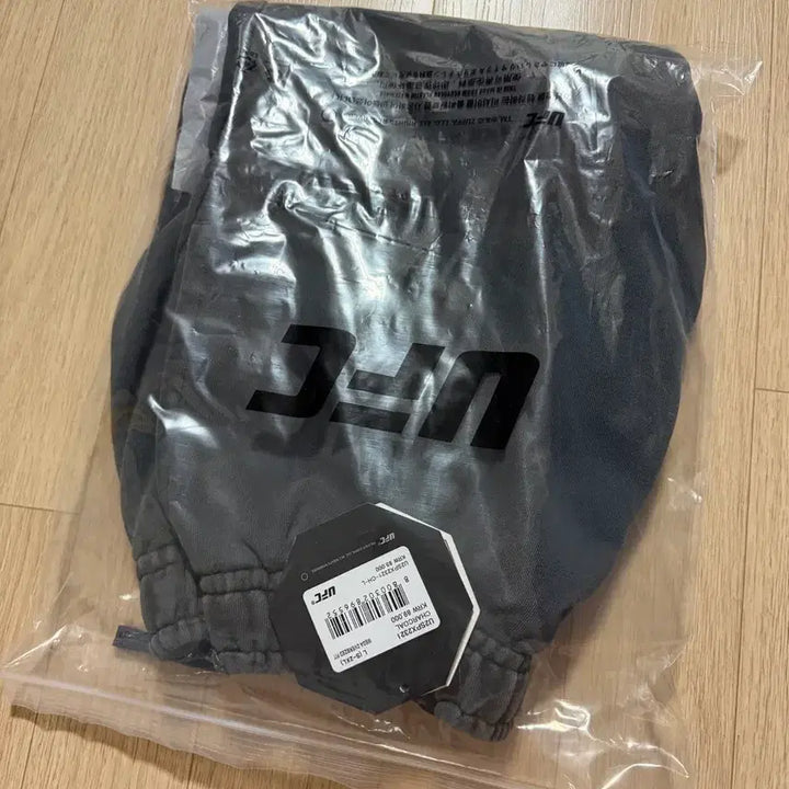 [SOLD OUT] UFC 빅로고 메가핏 버뮤다 반바지 차콜 L