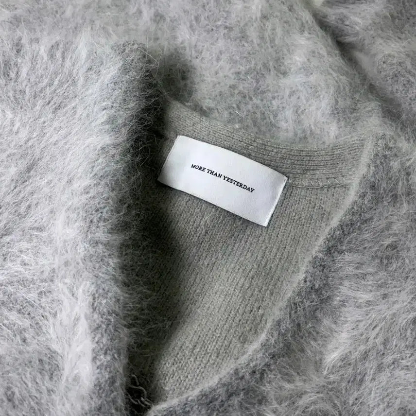 [BUNJANG] More Than Yesterday Mohair V-Neck Cardigan / 모어댄예스터데이 모헤어 브이넥 가디건
