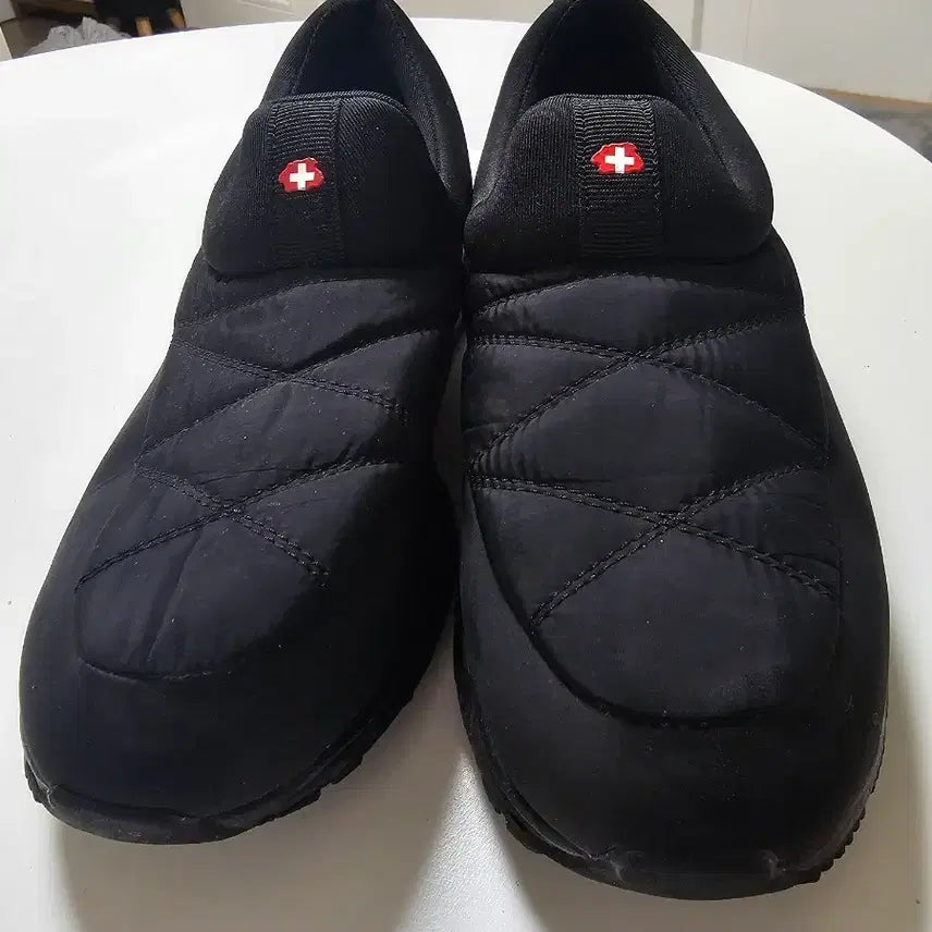 [BUNJANG] Swissrun Embroidered Padded Mule Slippers / 스위스런  자수 패딩 뮬 블랙 슬리퍼 260