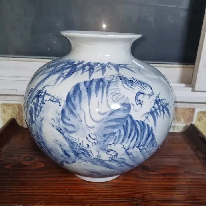 [BUNJANG] Seojung Hwan Celadon Painting Tiger Vase / 도자기(석양 서중환)