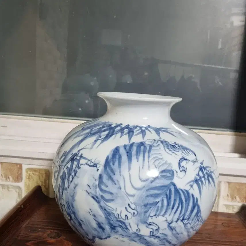 [BUNJANG] Seojung Hwan Celadon Painting Tiger Vase / 도자기(석양 서중환)
