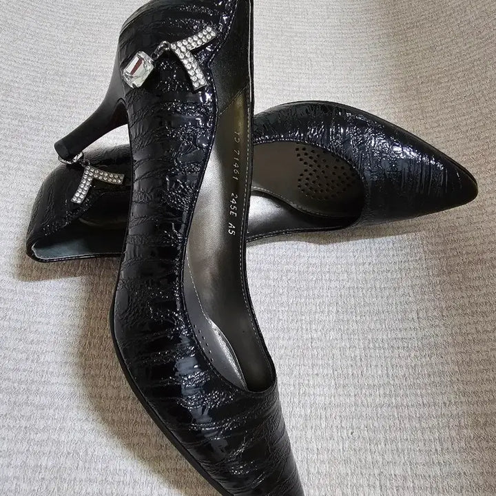 [BUNJANG] Tandy Crocodile Pattern Enamel Pumps Heels Women&
