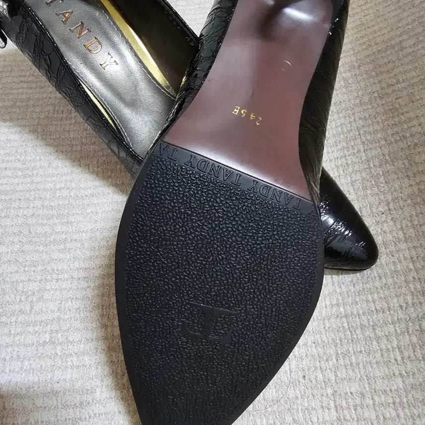 [BUNJANG] Tandy Crocodile Pattern Enamel Pumps Heels Women&