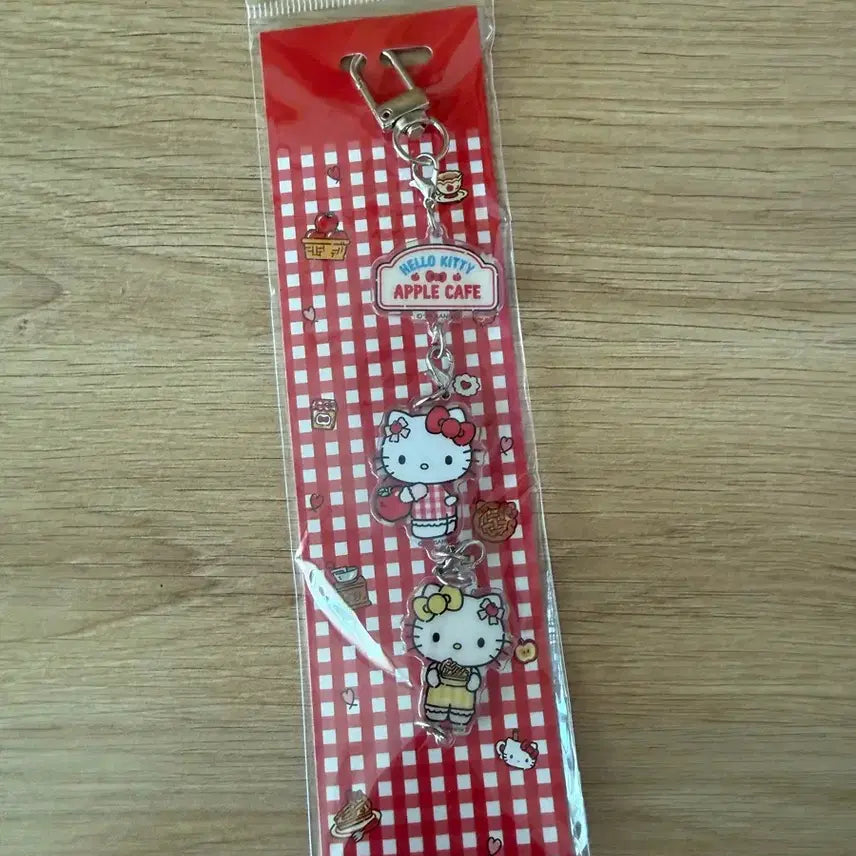 [BUNJANG] Hello Kitty Apple Cafe Acrylic Keyring / 헬로키티 애플카페 아크릴 키링