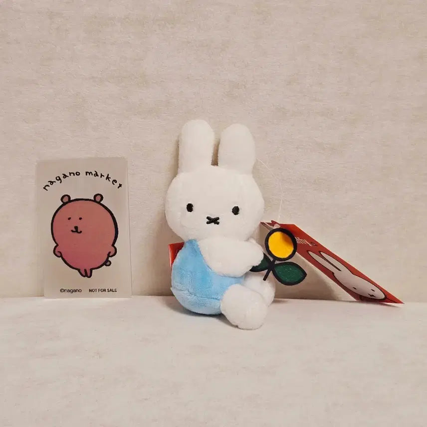 [BUNJANG] Miffy Holding Flower Plush Keychain Sky Blue / 꽃을 든 미피 인형 키링 스카이블루