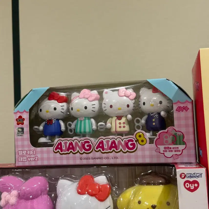 [BUNJANG] Hello Kitty Waddling Wind-Up Doll Ver.2 / 헬로키티 아장아장 태엽인형 Ver2