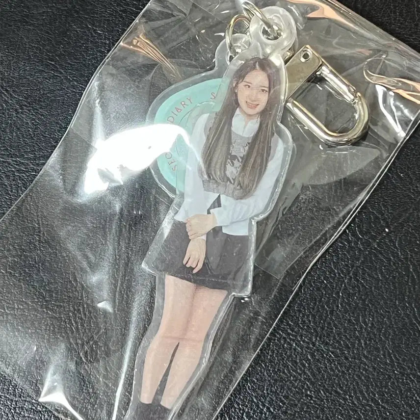 [SOLD OUT] 아이즈원 이채연 시크릿 다이어리 아크릴 키링