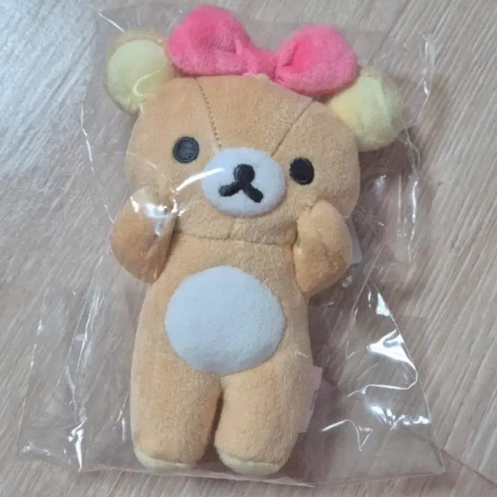 [BUNJANG] 25th Anniversary Rilakkuma Ribbon Keychain / 25년 메이크업 시리즈 리본 리락쿠마 키링