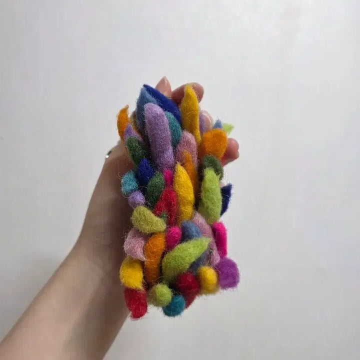[BUNJANG] NewNew Rainbow Hedgehog Finger Puppet Keychain / 뉴뉴 무지개 고슴도치 손가락 인형 키링