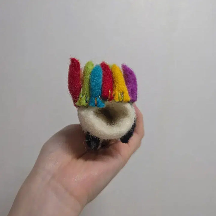 [BUNJANG] NewNew Rainbow Hedgehog Finger Puppet Keychain / 뉴뉴 무지개 고슴도치 손가락 인형 키링