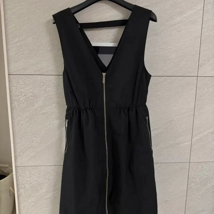 [BUNJANG] Reete V-Neck Zip-Up Midi Dress / [새제품] Reete 브이넥 집업 원피스 85