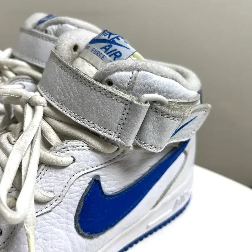 [BUNJANG] Nike Air Force 1 Mid White and Blue Crumpled Leather Sneakers / [275] 나이키 에어 포스 원 미드 흰파 쭈글이가죽