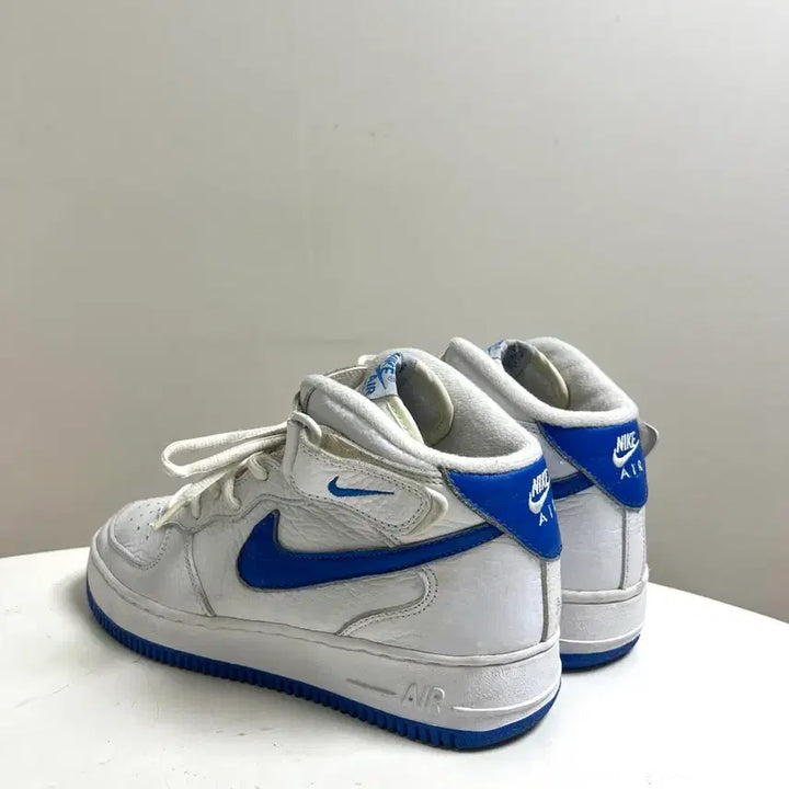 [BUNJANG] Nike Air Force 1 Mid White and Blue Crumpled Leather Sneakers / [275] 나이키 에어 포스 원 미드 흰파 쭈글이가죽