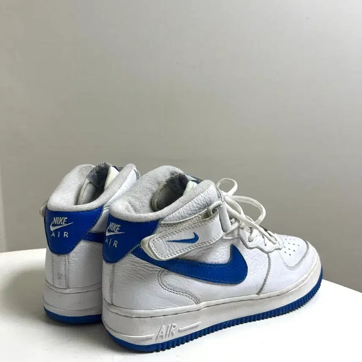 [BUNJANG] Nike Air Force 1 Mid White and Blue Crumpled Leather Sneakers / [275] 나이키 에어 포스 원 미드 흰파 쭈글이가죽