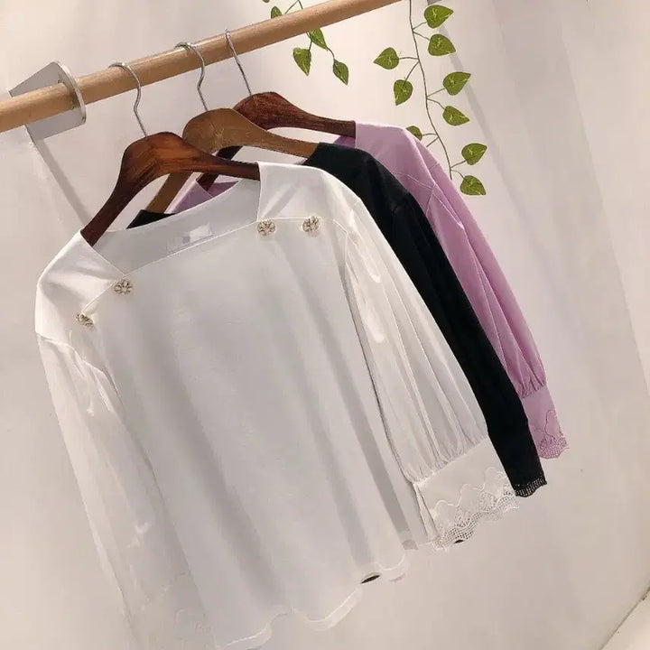 [SOLD OUT] 한점세일 스퀘어넥 버튼포인트 레이스소매 벌룬 티셔츠