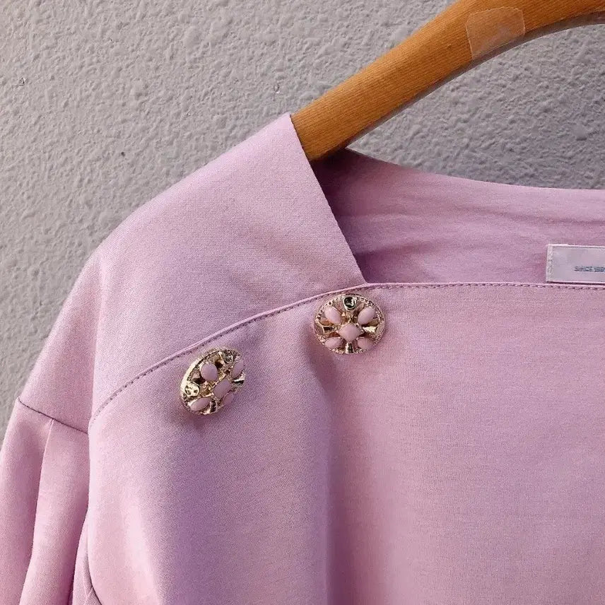 [SOLD OUT] 한점세일 스퀘어넥 버튼포인트 레이스소매 벌룬 티셔츠