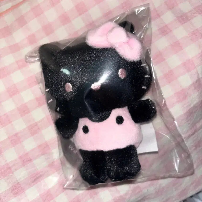 [BUNJANG] WAKE MAKE Hello Kitty Doll Keyring / 한정판) 웨이크메이크 헬로키티 인형 키링