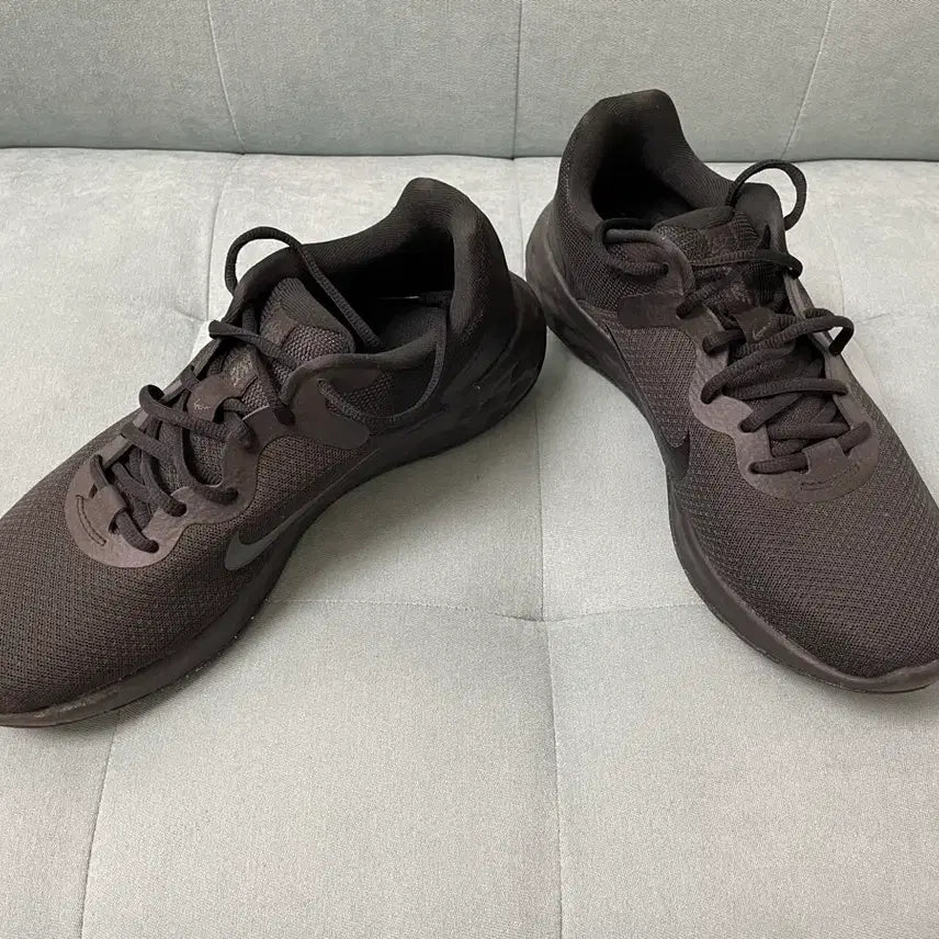 [BUNJANG] Nike Revolution 6 All Black Running Shoes 280 / 나이키 레볼루션6 런닝화 올블랙 280