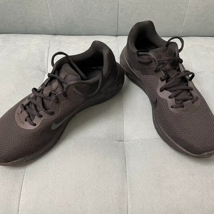 [BUNJANG] Nike Revolution 6 All Black Running Shoes 280 / 나이키 레볼루션6 런닝화 올블랙 280