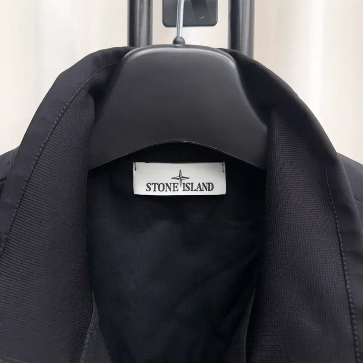 [BUNJANG] Stone Island 24SS Wappen Track Jacket Black XL / [XL] 24SS 스톤아일랜드 와펜 트랙 자켓 블랙