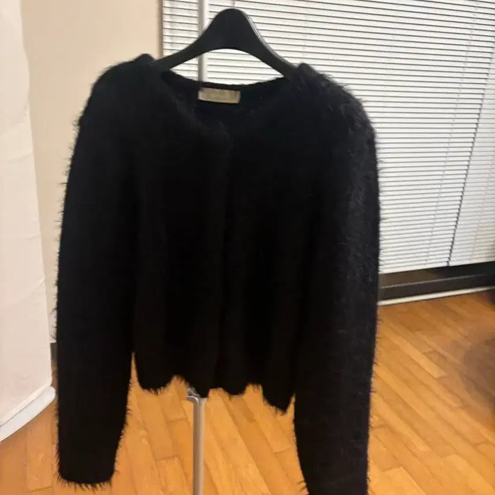 [BUNJANG] AMOMENTO Shaggy Crop Cardigan / 아모멘토 섀기 크롭 가디건
