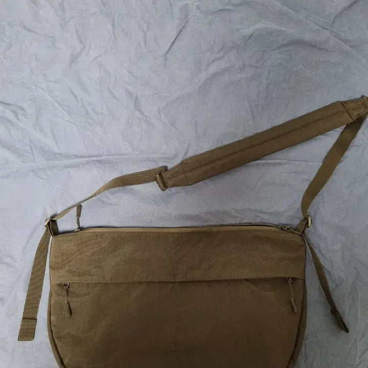 [BUNJANG] Mmmrd Utility Nylon Messenger Bag Black OS / [밈더워드로브] 유틸리티 나일론 메신저백/블랙/OS