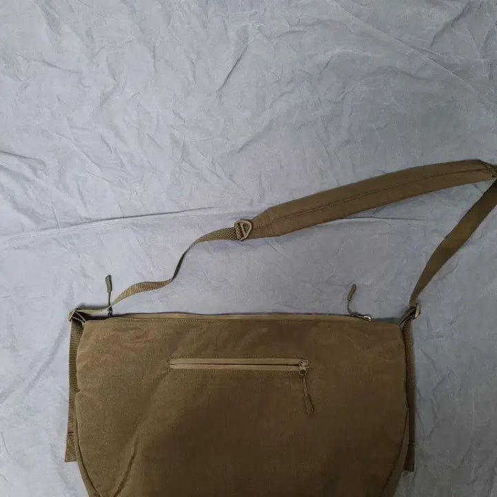 [BUNJANG] Mmmrd Utility Nylon Messenger Bag Black OS / [밈더워드로브] 유틸리티 나일론 메신저백/블랙/OS