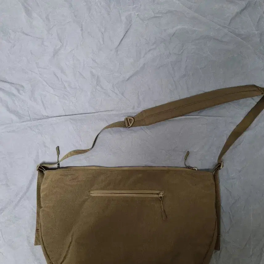 [BUNJANG] Mmmrd Utility Nylon Messenger Bag Black OS / [밈더워드로브] 유틸리티 나일론 메신저백/블랙/OS