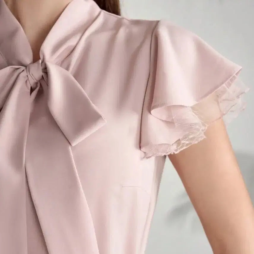 [BUNJANG] Pink Ribbon Frill Blouse with Puff Sleeves / 리본 프릴 블라우스 핑크 퍼프 반팔 새상품