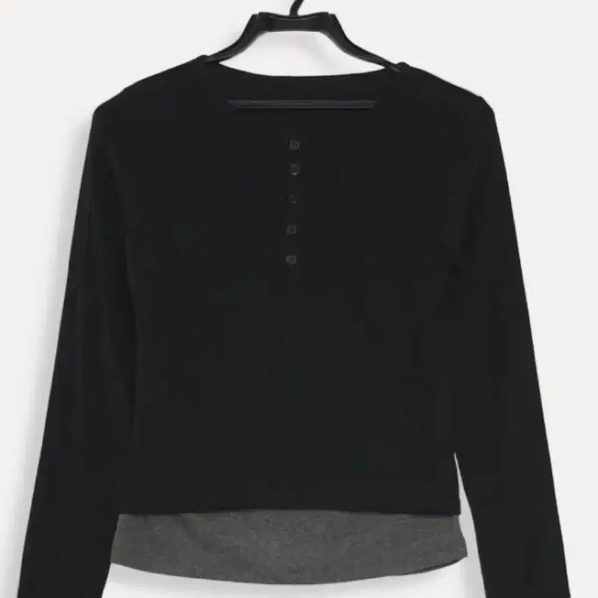 [BUNJANG] Layered Button Detail Long Sleeve T-Shirt / 레이어드 버튼 포인트 레이어드 긴팔 티셔츠