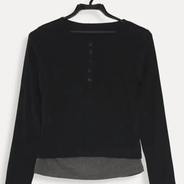 [BUNJANG] Layered Button Detail Long Sleeve T-Shirt / 레이어드 버튼 포인트 레이어드 긴팔 티셔츠