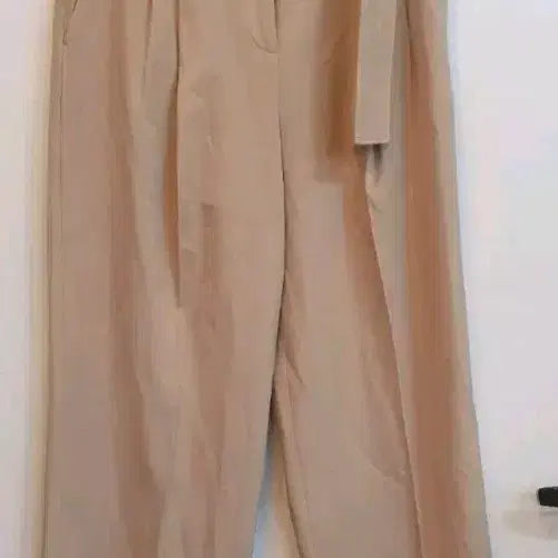 [SOLD OUT] 잇미샤 여성 와이드 바지 55사이즈입니다. 차분한 베이지 색상이라 어디든