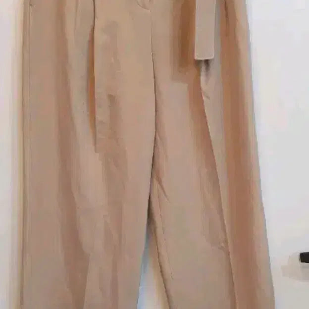 [SOLD OUT] 잇미샤 여성 와이드 바지 55사이즈입니다. 차분한 베이지 색상이라 어디든