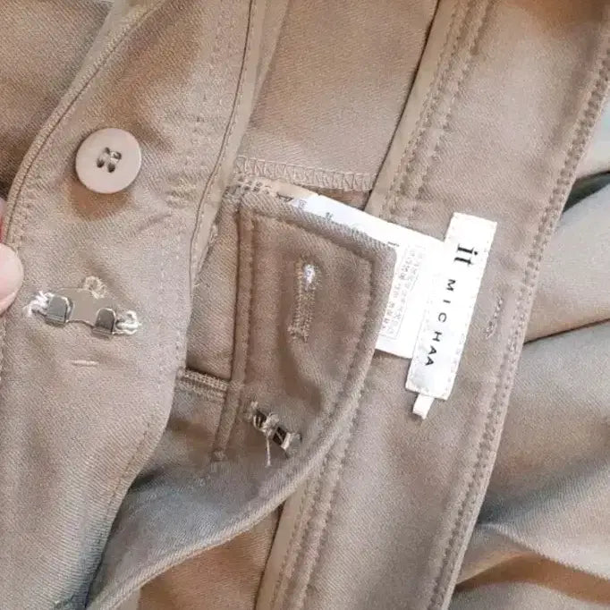[SOLD OUT] 잇미샤 여성 와이드 바지 55사이즈입니다. 차분한 베이지 색상이라 어디든