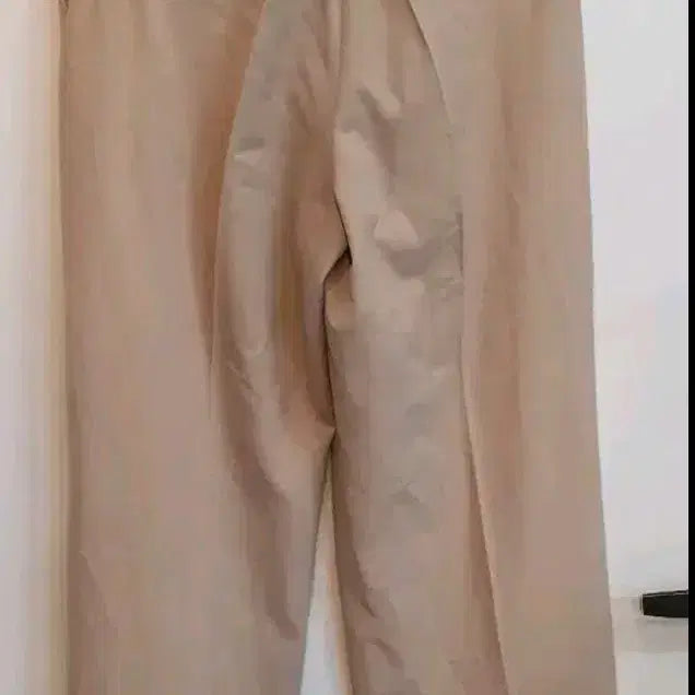 [SOLD OUT] 잇미샤 여성 와이드 바지 55사이즈입니다. 차분한 베이지 색상이라 어디든