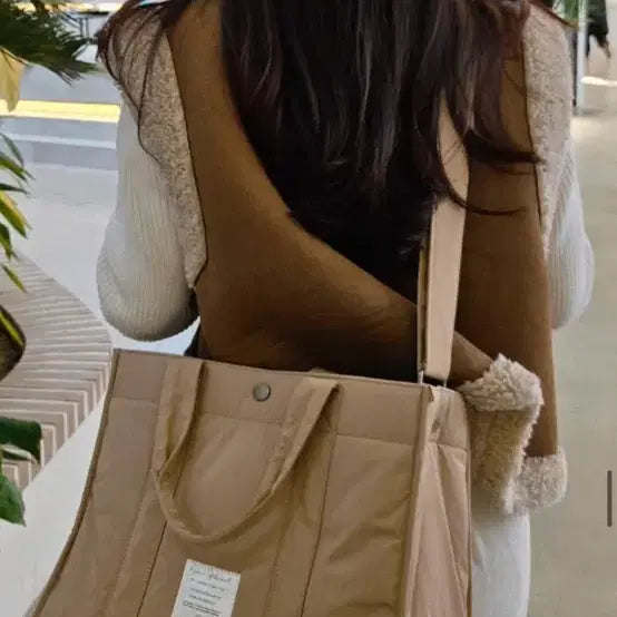 [BUNJANG] Unstitched Padded Beige Tote Bag - Large / 누빔 패딩 베이지 토트백 L사이즈. 구성품 다 있는