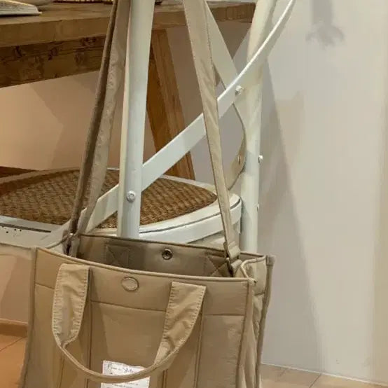 [BUNJANG] Unstitched Padded Beige Tote Bag - Large / 누빔 패딩 베이지 토트백 L사이즈. 구성품 다 있는