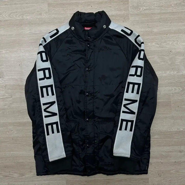 [BUNJANG] Supreme Fleece Lined Sideline Logo Padded Jumper Black L/100 / 슈프림 플리스 안감 사이드라인 로고 암밴드 패딩 점퍼 [블랙] L/100