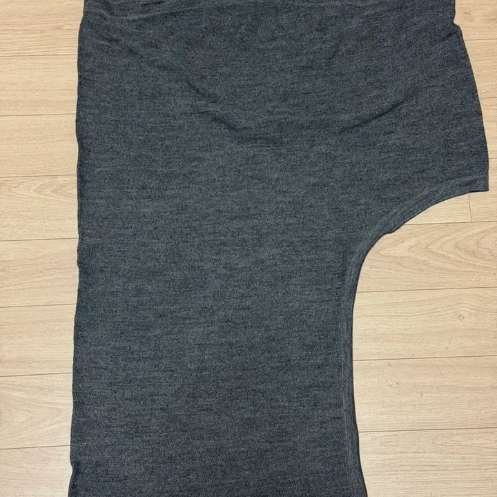 [BUNJANG] REPOS Unbal Off-Shoulder Knit / 리포스 언발 오프숄더 니트 Unbal Off-Shoulder Knit