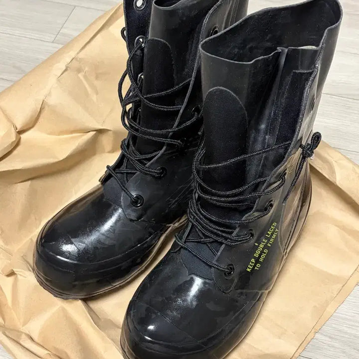 [SOLD OUT] 버니부츠 블랙 (미키마우스 부츠) US9R 2-84 (245-250)