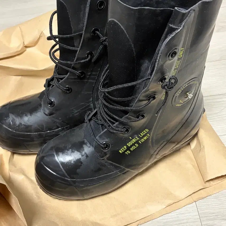 [SOLD OUT] 버니부츠 블랙 (미키마우스 부츠) US9R 2-84 (245-250)