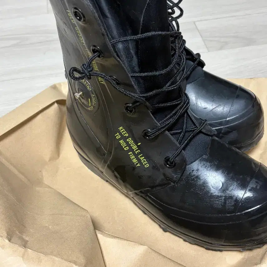 [SOLD OUT] 버니부츠 블랙 (미키마우스 부츠) US9R 2-84 (245-250)